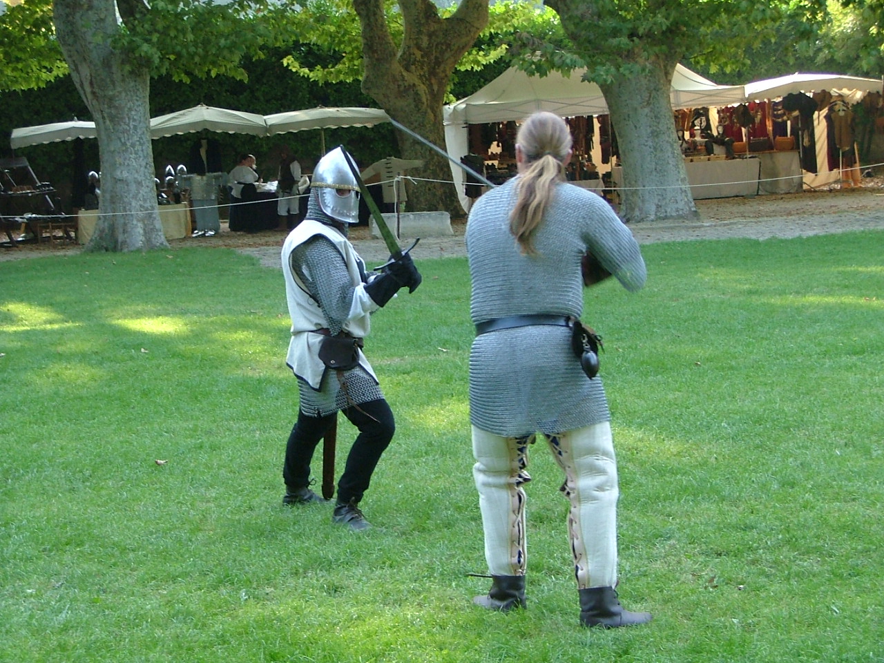 Sire Thomas affronte Sire Sébastien à la mélée.